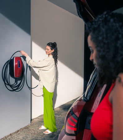 Mennekes Wallbox AMTRON 4You 110, 11 kW für E-Autos und Hybrid - 7,5 m Kabel - innen und außen - Cover Schwarz