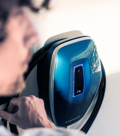 Mennekes Wallbox AMTRON 4You 310, 11 kW für E-Autos und Hybrid - 7,5 m Kabel, RFID-Karte, PV-Funktion - Cover Schwarz