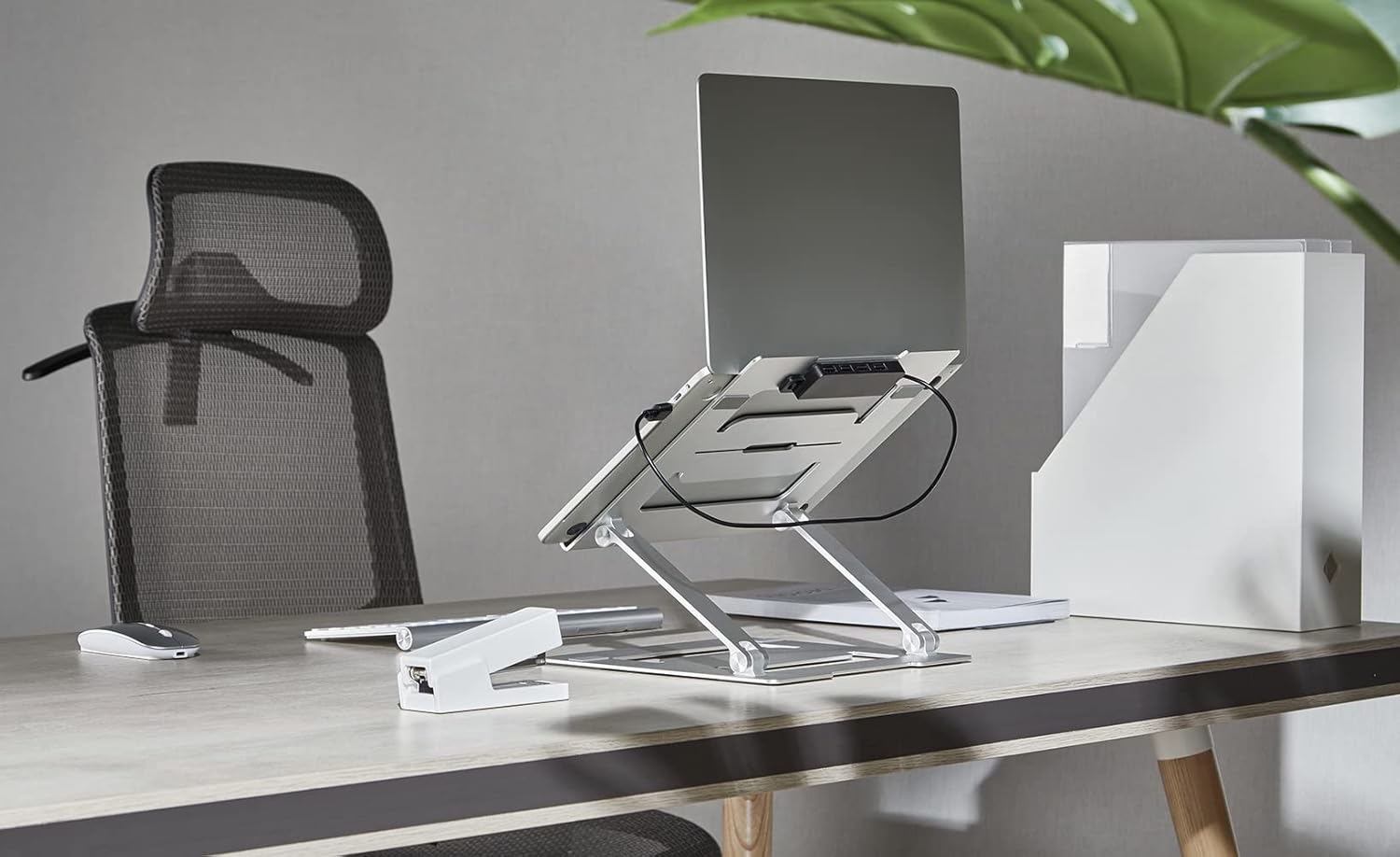 Laptop Ständer HT17L, Ergonomische Laptop-Halterung für den Schreibtisch, Notebook und MacBook Ständer kompatibel für 11-17 Zoll, Belüftet und Zusammenklappbar, Ständer-Halter für Laptop