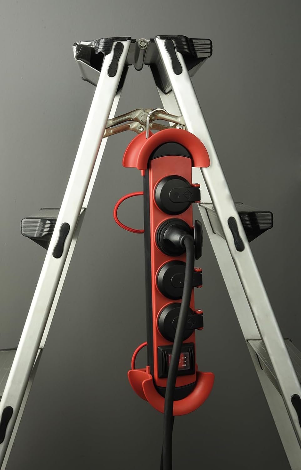 3m Steckdosenleiste für Outdoor Nutzung - NV61-3L, Ideal für Profis, Heimwerker oder beim Camping, IP44, Erhöhter Berührungsschutz, Beleuchteter Schalter, wasserdichte Steckdosenleiste