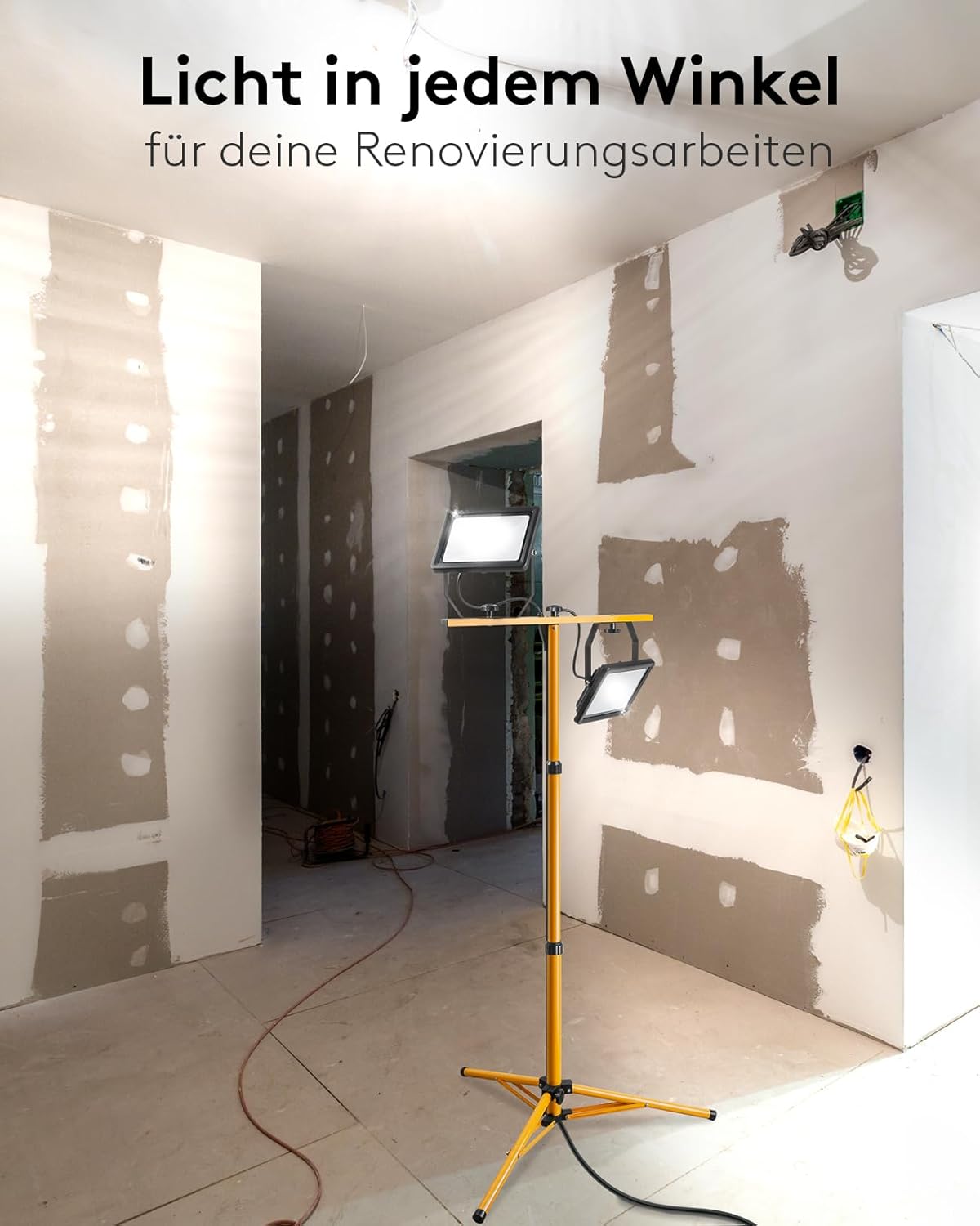 2 x 50W Baustrahler LED mit Stativ einstellbar und 2,5m Kabel für Baustelle, Werkstatt oder Keller - IP65 Baulampe LED für Innen- & Außenbereich - Strahler 2x8500 Lumen kaltweißes Licht 6500K [Energieklasse F]