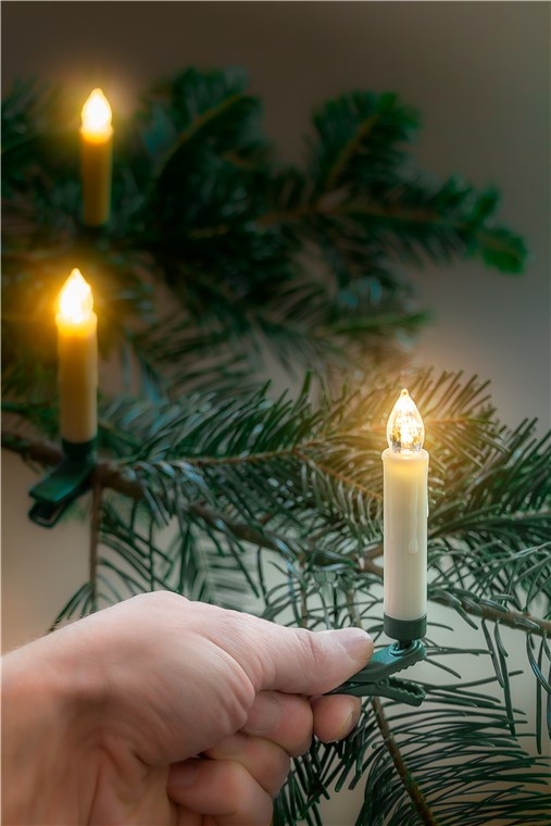 Kabellose LED Weihnachtsbaumkerzen mit Timerfunktion / LED Kerzen mit Fernbedienung/Flackernde Flamme Christbaumkerzen / Elektrische Kerzen / Baumkerzen 20er Set / Weiß