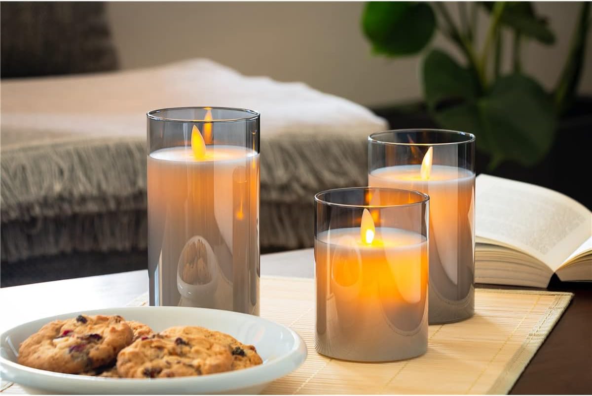 3er-Set LED Echtwachskerzen im Glas (grau) mit Timerfunktion, warmweißer Kerzenschein, bewegliche Flamme, 10, 12,5 & 15cm hohe Kerzen Transparent
