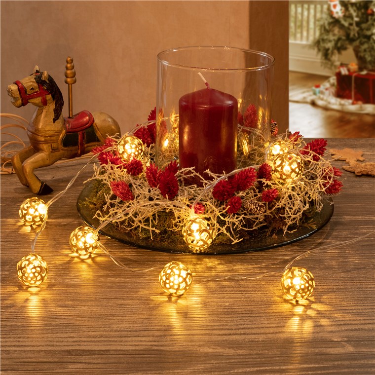 goobay LED Lichterkette mit Timerfunktion Batteriefunktion – Marrokanische Kugeln zum Aufhängen - Lichterkette für Innenbereich mit 10 LED – Warm-Weiß (3000k) – IP20 – 1,3m, Gold, Transparent